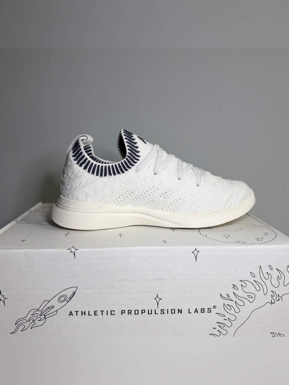 APL TechLoom Wave Kids Shoes Size 10 Ivory/Iron Ribbed – Brand New in Box - Picture 12 of 14